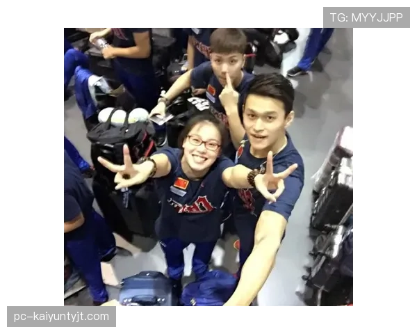 假设傅园慧跑去名媛晚宴，拎着泡面上台那张表情配账单大家都笑抽了