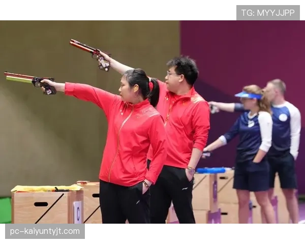 庞伟训练完回家连筷子都拿不稳，老婆说他睡觉都在数子弹